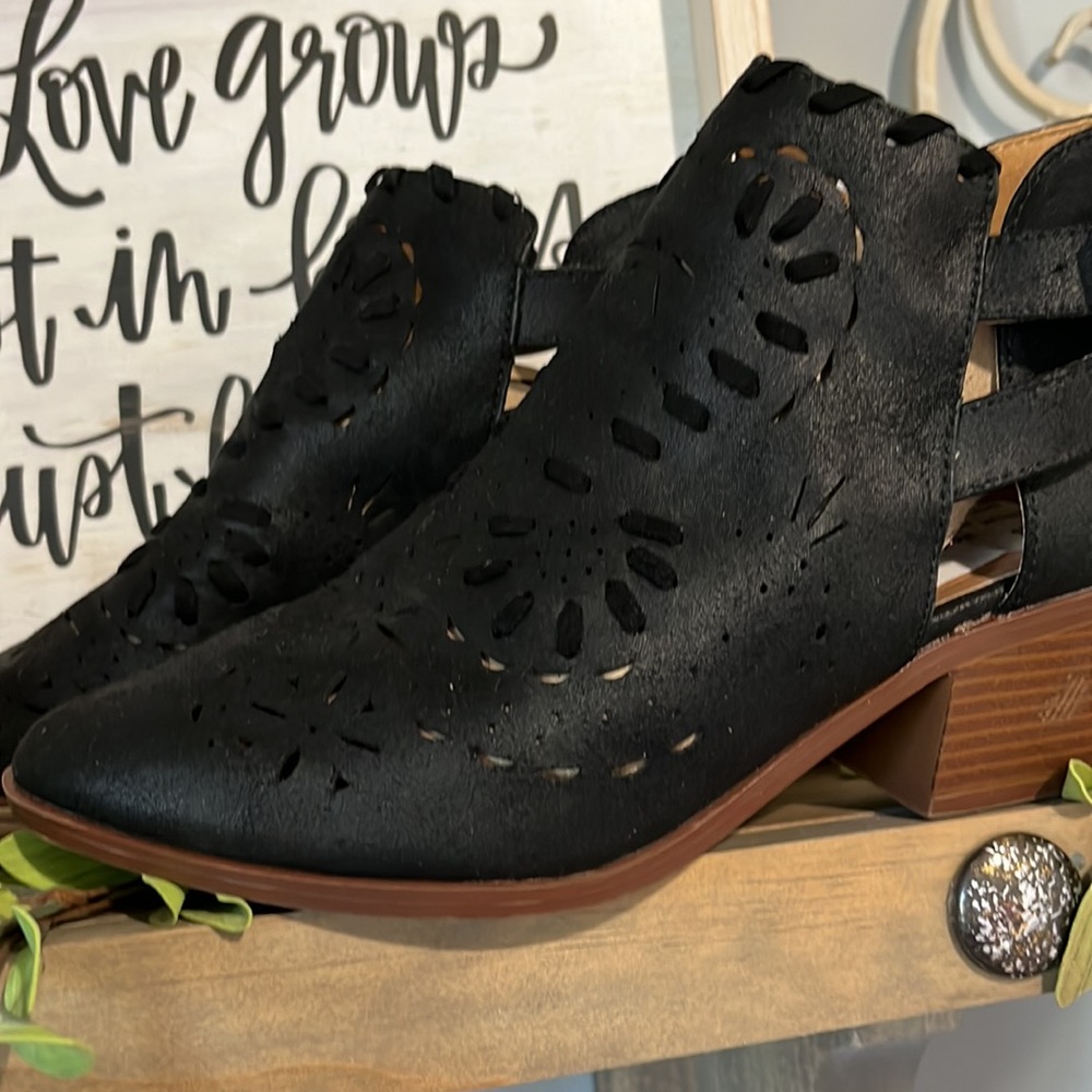 Western Black Embroidered Cut out Chunky Heel Shoe Boutique Womens 7